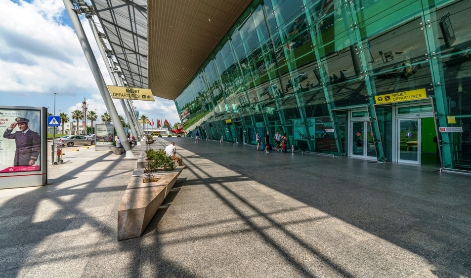 Familjet shpenzuan 117 mln euro per bileta avioni ne 2023, rritje vjetore 55 per qind